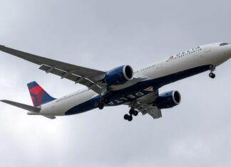 Navigating Crisis: Delta Flight DL275 Diverted LAX – An Inside Look at the Airline’s Response Delta Flight DL275 diverted, DL275 LAX diversion, Delta emergency landing LAX, DL275 flight update, Delta diverted flight news, DL275 incident report, LAX airport flight diversion